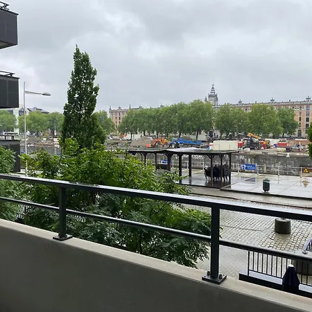 Residentiel Tour Et Taxis Et Parking *