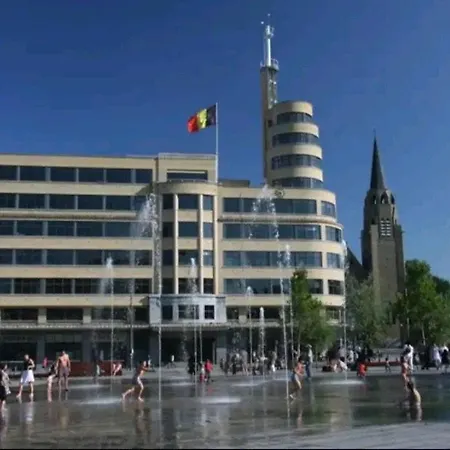 Beautiful 2 Bedroom In Place Flagey Bxl בריסל