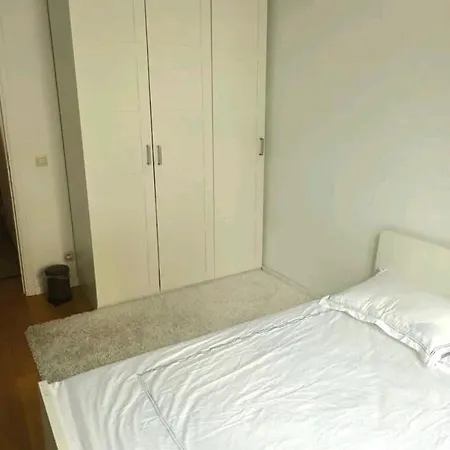 Beautiful 2 Bedroom In Place Flagey Bxl דירה בריסל