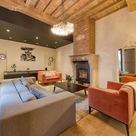 Authentic Belgian Home, Downtown Villa *