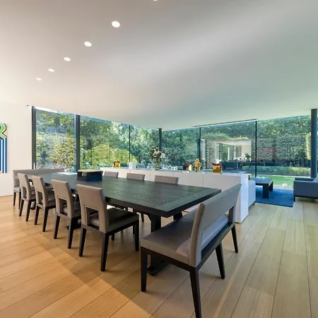 Luxurious 1000m2 With Garden And Pool