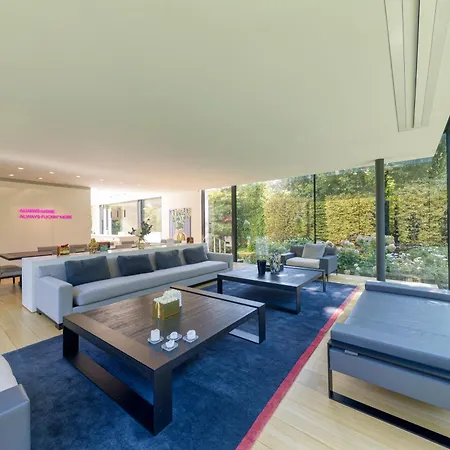 Luxurious 1000m2 With Garden And Pool Villa