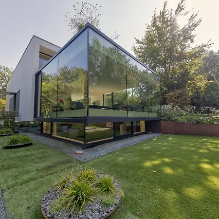 Luxurious 1000m2 With Garden And Pool Villa