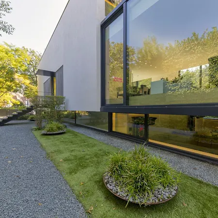 Luxurious 1000m2 With Garden And Pool Villa Brussels