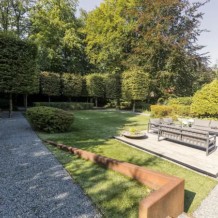 Luxurious 1000m2 With Garden And Pool *