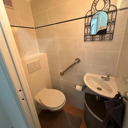 Beautiful Luxurious Studio In The Heart Of The European Quarter Apartamento