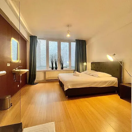 Apartment 5 Min From Grand Place 1 Bedroom Apt Renovated! *