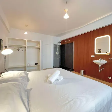 5 Min From Grand Place 1 Bedroom Apt Renovated!
