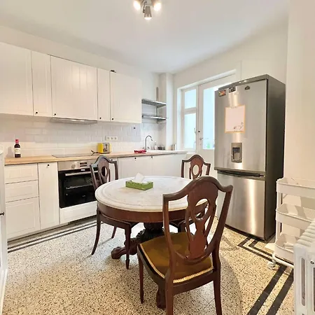 Charmant Nid Douillet 2p A Uccle Brussels