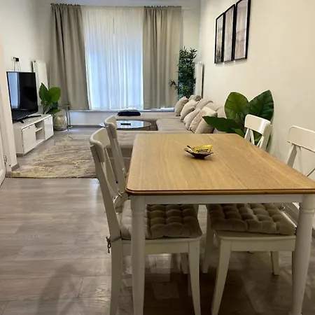 Apartment Avec Terrasse Privee Et Garage Rez De Chaussee Lumineux