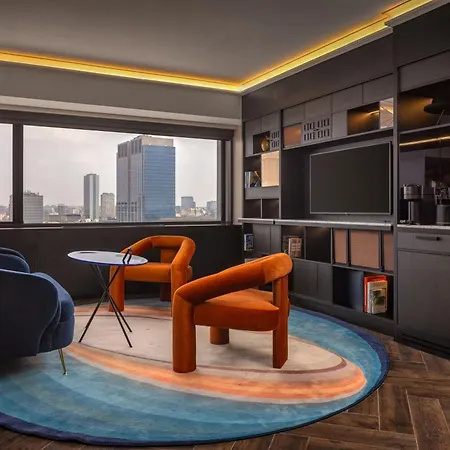 Uptown 4*