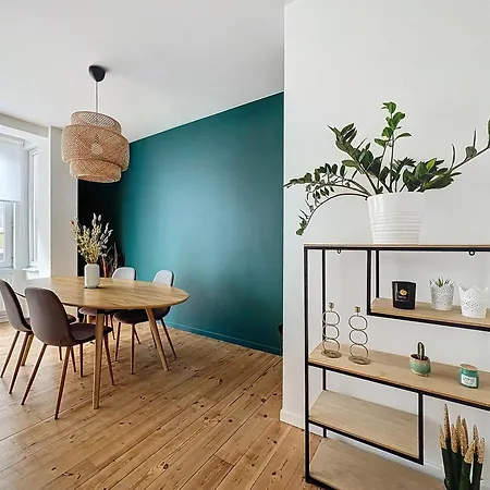 Bright And Cosy