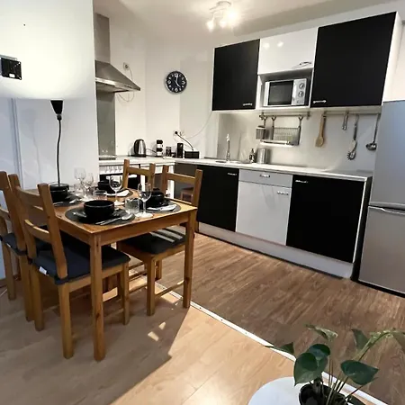Cosy Flat - Eu District - Center - 4 Persons 아파트 *