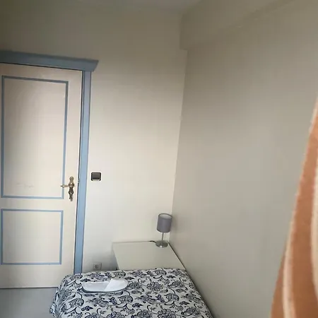 Petite Chambre Du Milieu *