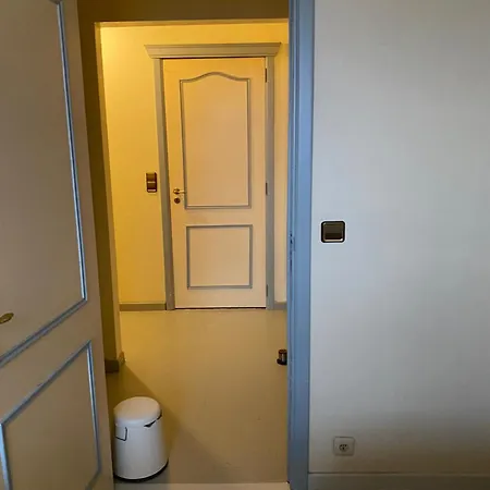 Petite Chambre Du Milieu Брюссель