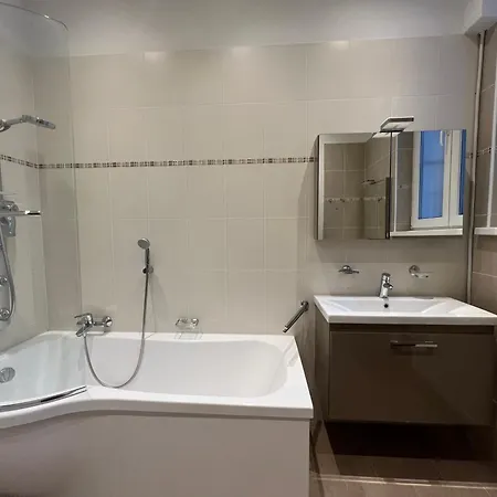 Spacieux Centre Apartment