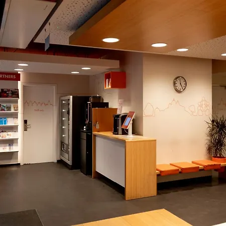 Easyhotel Centre Hotel 3*