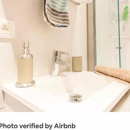 - Steps Grand Place - Local Vibrant Neighbourhood Brussels