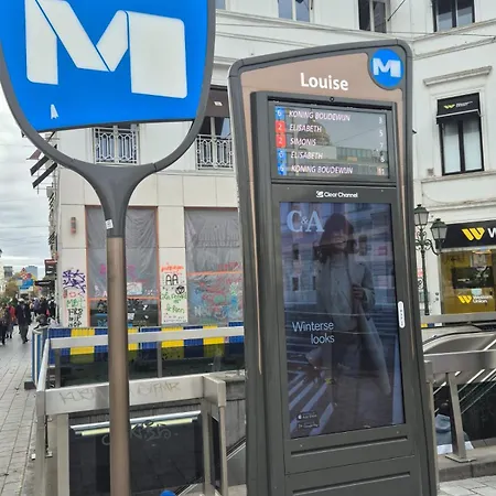 Elegant In Center Of דירה