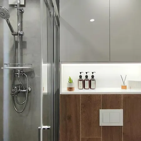 Chaussee De Wavre Family App's *