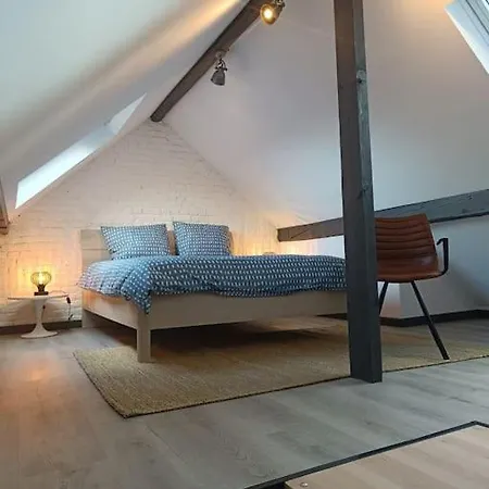 Triplex 140m2 -4 -8 People Appartement Brussel