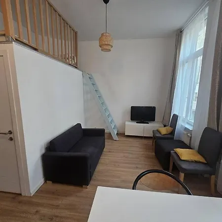 Cosy Midi Station Apartment