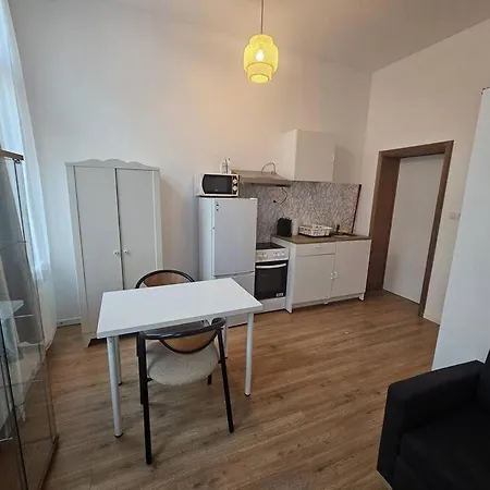 Cosy Midi Station Apartamento *