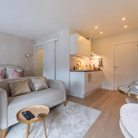 Charmant Studio City Center Apartment