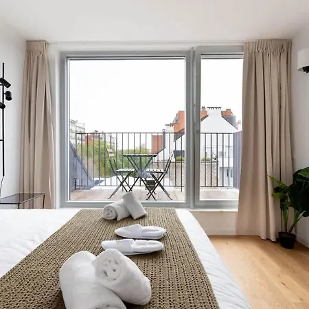 Spacious Duplex 1bd - Ch7 Apartment