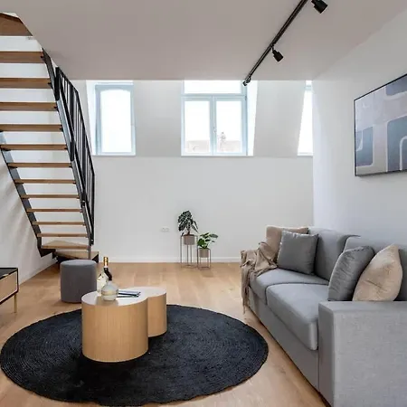 Spacious Duplex 1bd - Ch7 Brussels