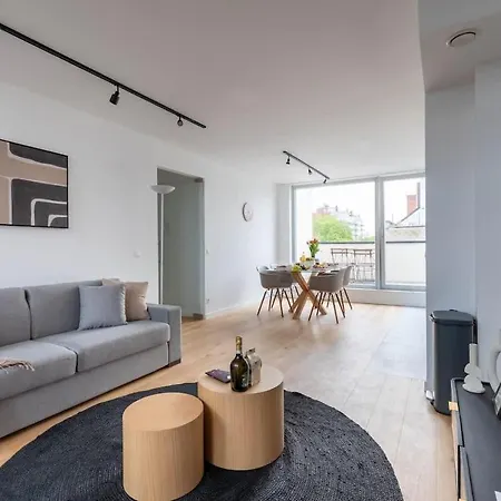 Spacious Duplex 1bd - Ch7 *