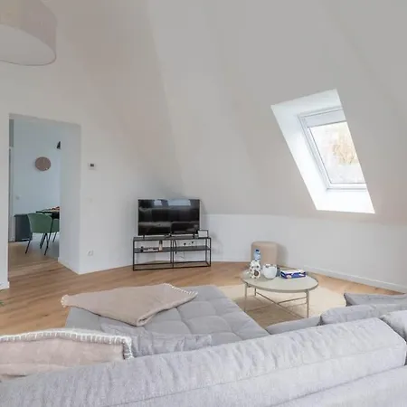 Apartment Spacious 3bd Apt In Uccle - Ch 4 *