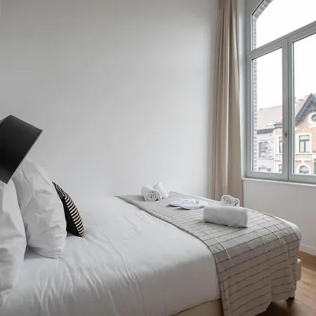 Apartment Spacious 3bd Apt In Uccle - Ch 4