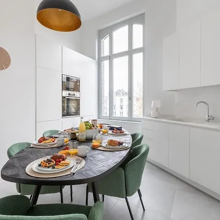 Apartment Spacious 3bd Apt In Uccle - Ch 4