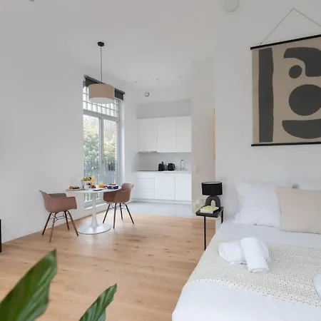 Cozy Studio Apt In Uccle - Ch1 شقة
