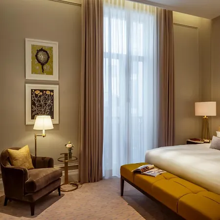 Отель Corinthia Grand Astoria