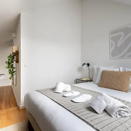 Churchill Apartment *