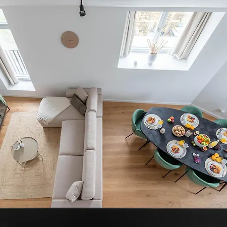 Churchill Apartment *