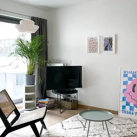 Beautiful Located In Le Chatelain Apartament *