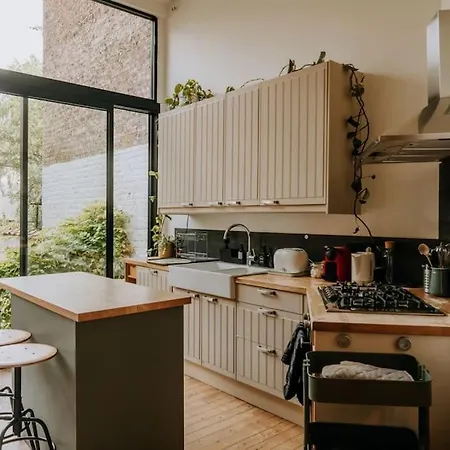 Beautiful 2 Bedroom Duplex In Le Chatelain Apartment *