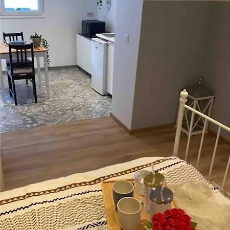 Superbe Full Equipe Avec Cour Exterieur Βρυξέλλες