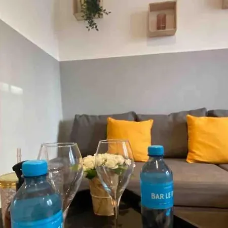 Superbe Full Equipe Avec Cour Exterieur Βρυξέλλες