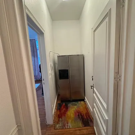 Apartment Spacious Saints Catherine Brussels