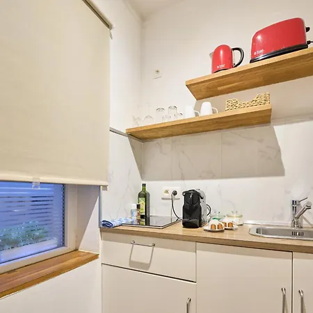 Compact & Stylish In Apartment Brüssel