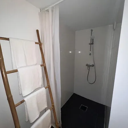 Studio Duplex Au Rez-de-chaussee Apartman Brüsszel
