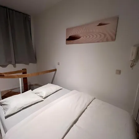 Studio Duplex Au Rez-de-chaussee Appartement Bruxelles