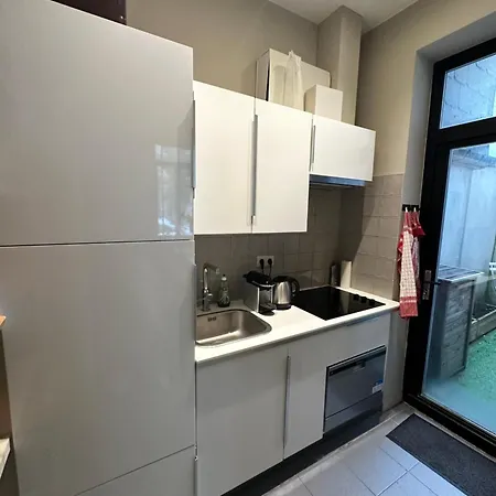 Beautiful Luxurious 1 Bedroom In The Heart Of The European Quarter *