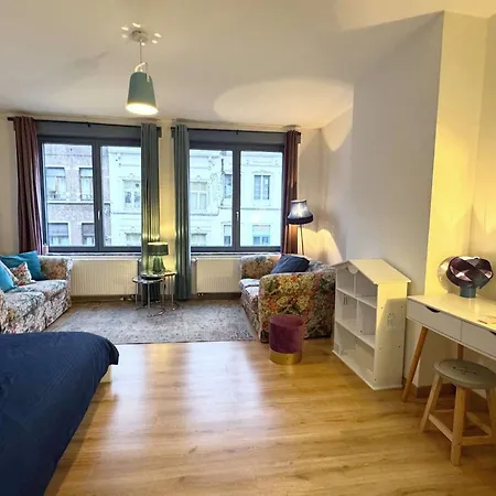 The Bachelor Backpacker Spot Apartmán