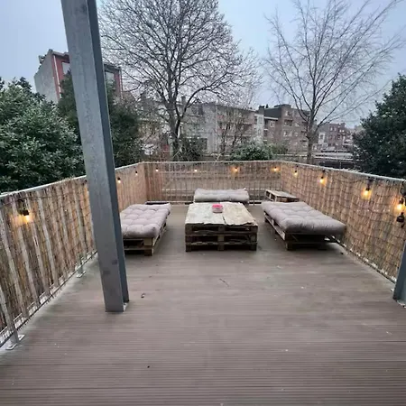 Δωμάτια σε οικογενειακή κατοικία Et Etage Prives Dans Un Duplex Moderne *