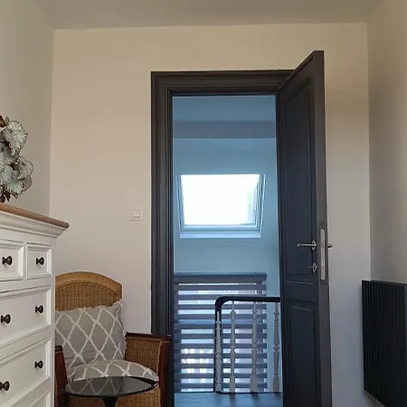 Modern Triplex 140m2 - 4 Bedrooms, 1 Living & 2 Bathrooms - 8 People In Apartment